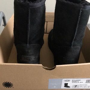 Black Uggs Short Size 7